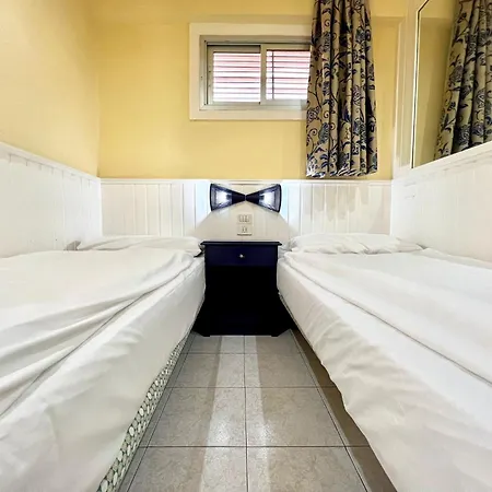 One Bedroom With Heated Pool And Very Close To Playa Jardin In Apartment *